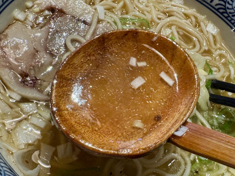 「大分ラーメン 銀とら」普通の醤油ラーメン