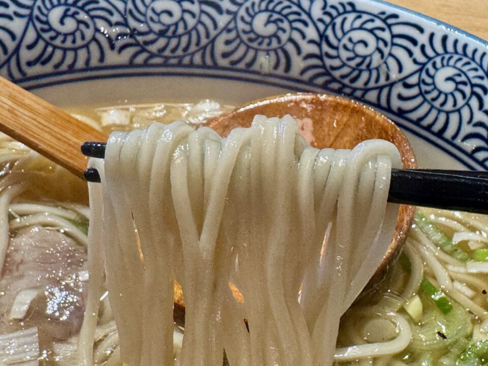 「大分ラーメン 銀とら」普通の醤油ラーメン