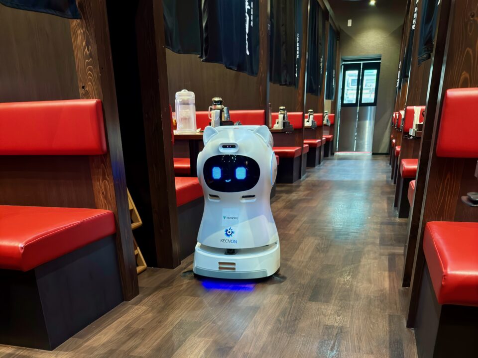 「韓国苑 わさだ店」お掃除ロボ
