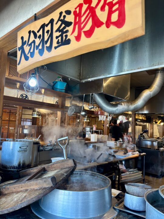 「大分ラーメン 銀とら」店内