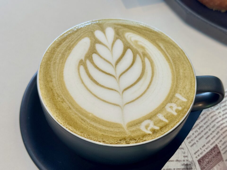 「MARUGO DONUTS(マルゴ ドーナツ)」ほうじ茶ラテ