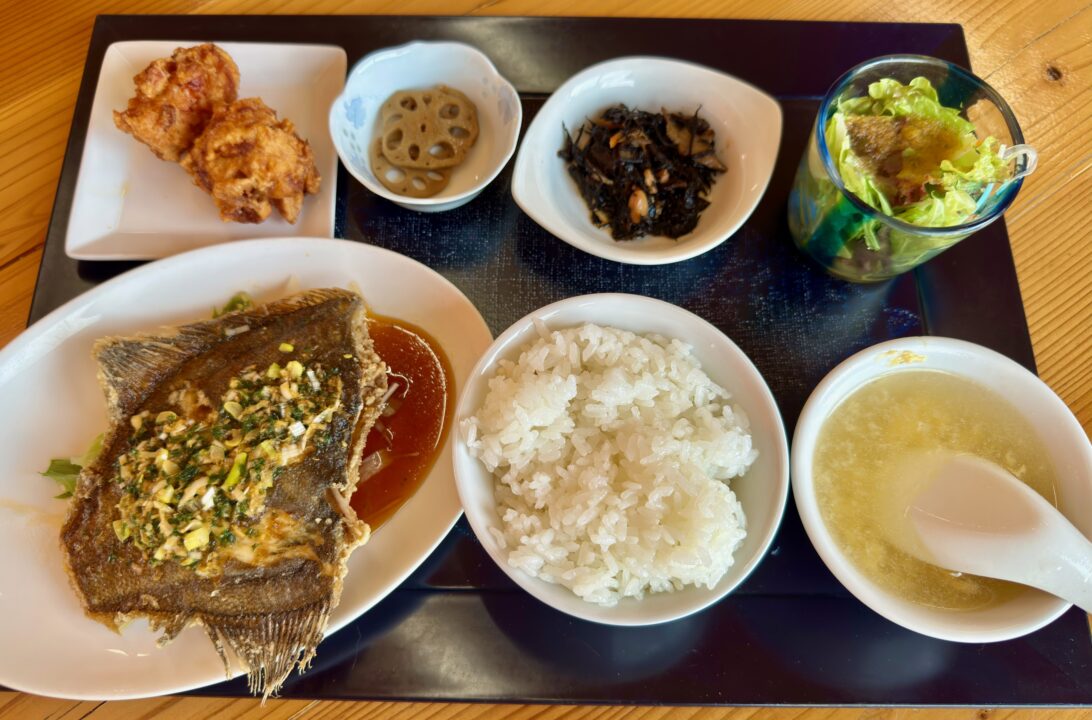 「お食事処 たきた」日替わりランチ（カレイの唐揚げ）