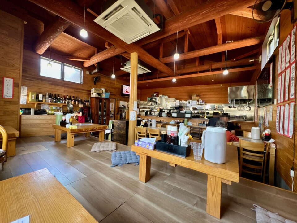 「媛乃屋食堂」店内