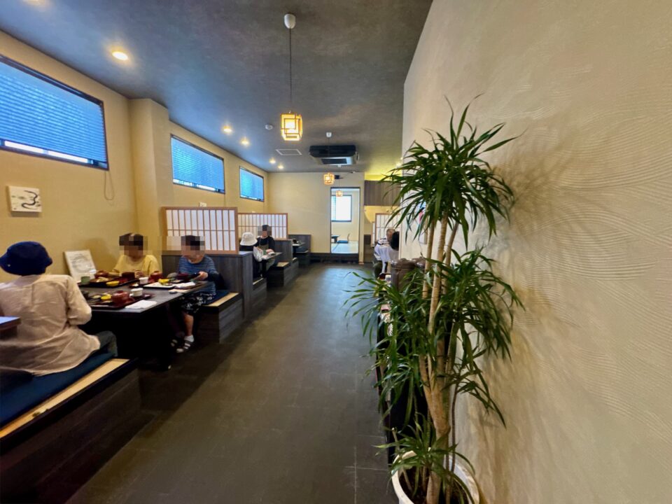 「志おや 四日市本店」店内
