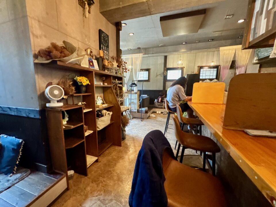「cafe...TEMPUS」店内