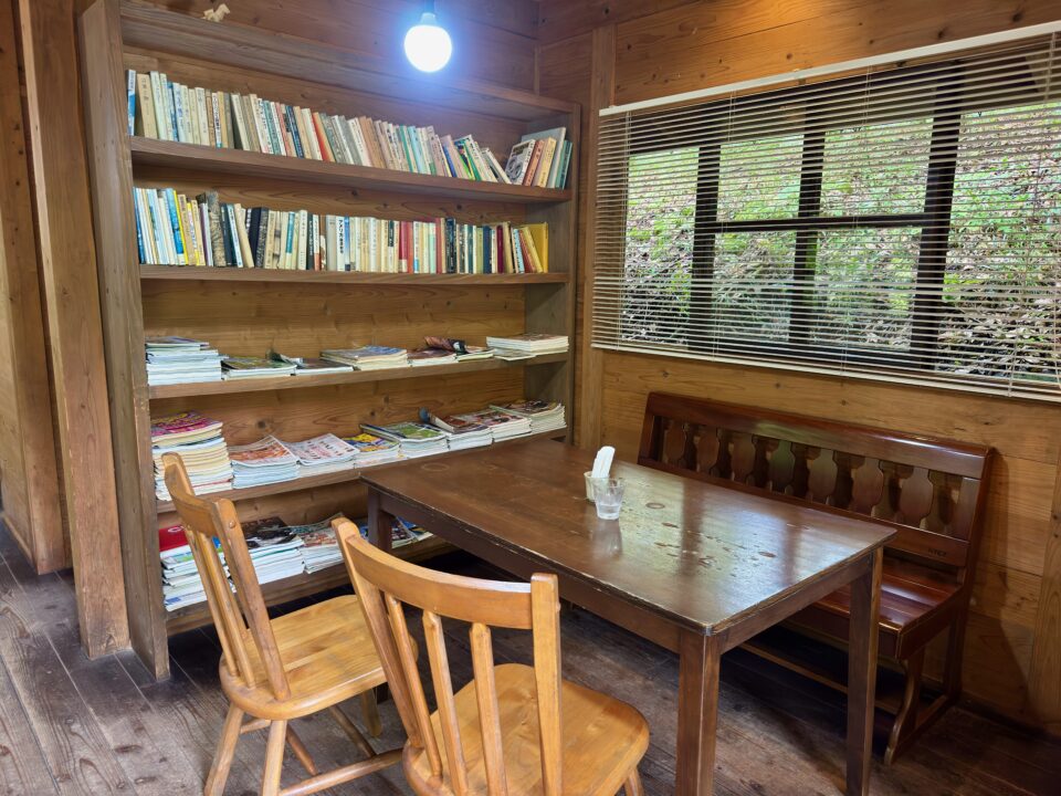 「喫茶 楓の木」店内