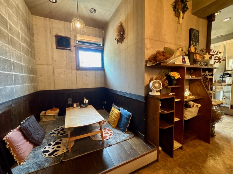 「cafe...TEMPUS」店内