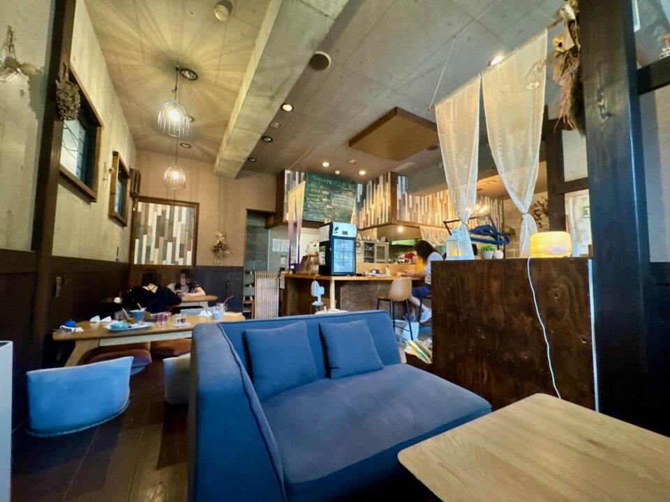 「cafe...TEMPUS」店内
