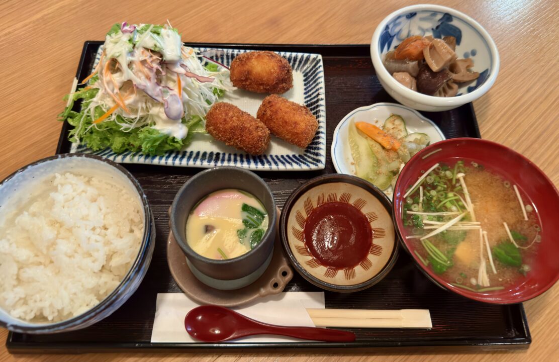 「食堂 南天」かにコロッケ定食