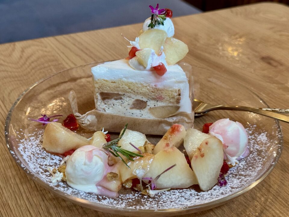 「cafe...TEMPUS」生桃とアールグレイのショートケーキ+桃盛り