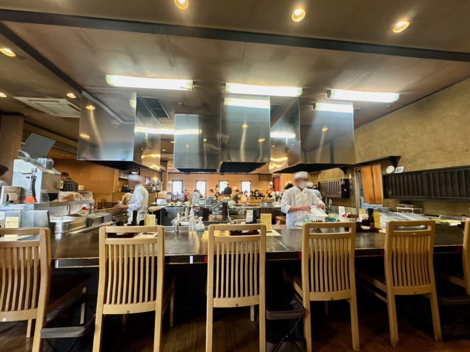 「不二かつ 大分店」店内