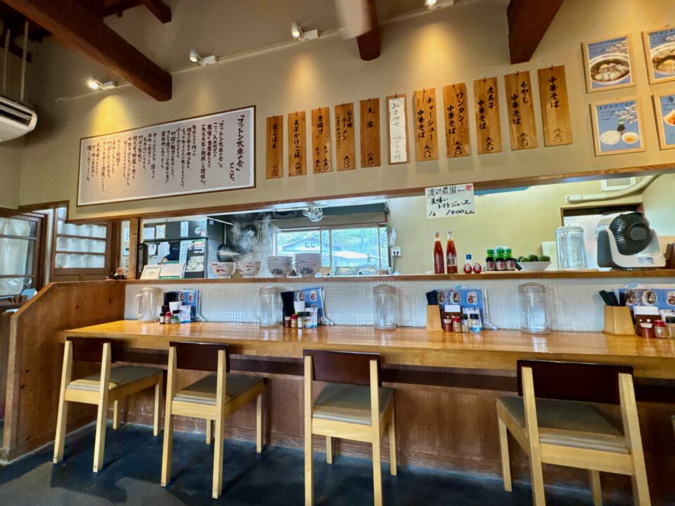 「竹田の中華そば こっとん」店内