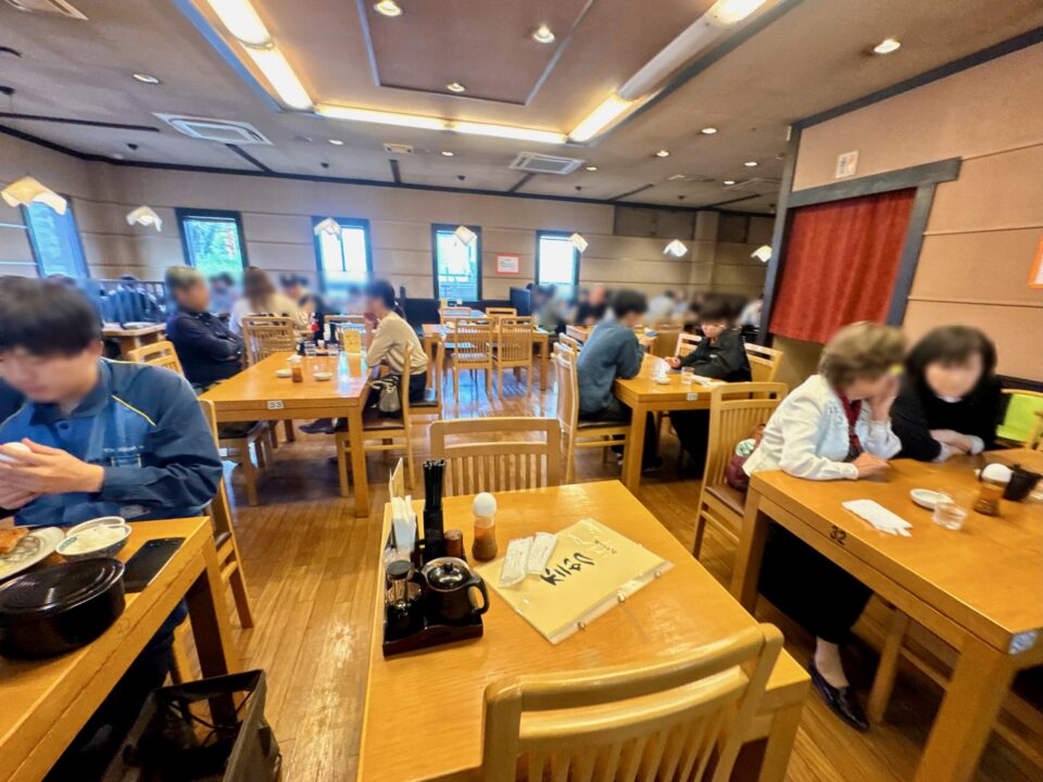 「不二かつ 大分店」店内