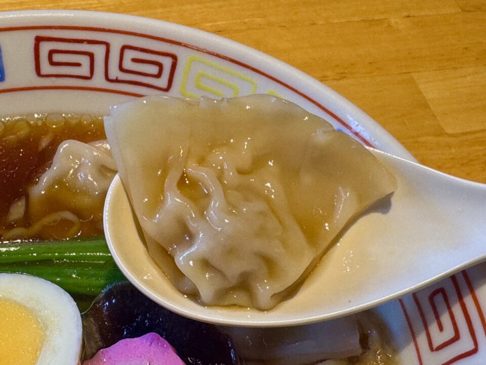 「竹田の中華そば こっとん」ワンタン中華そば。小盛り