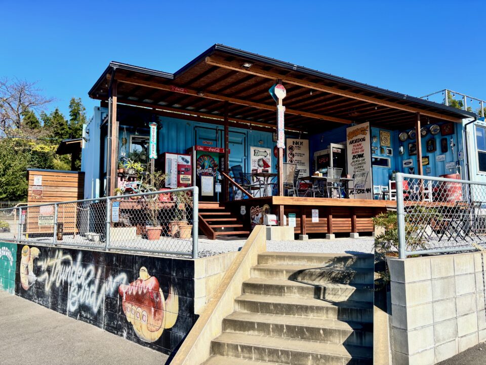 「サンダーバード イナドウバンカー」外観