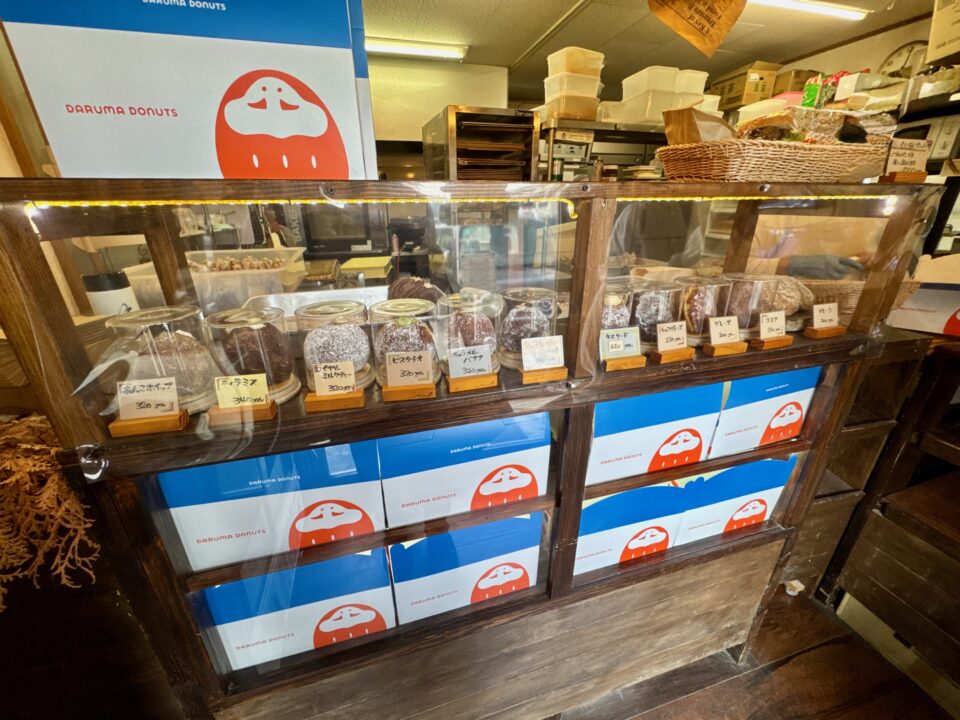 「ダルマドーナツ」店内