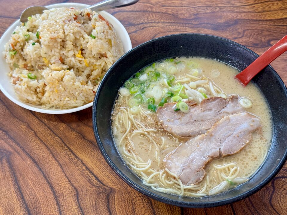 「一輝亭」ラーメン・チャーハンセット