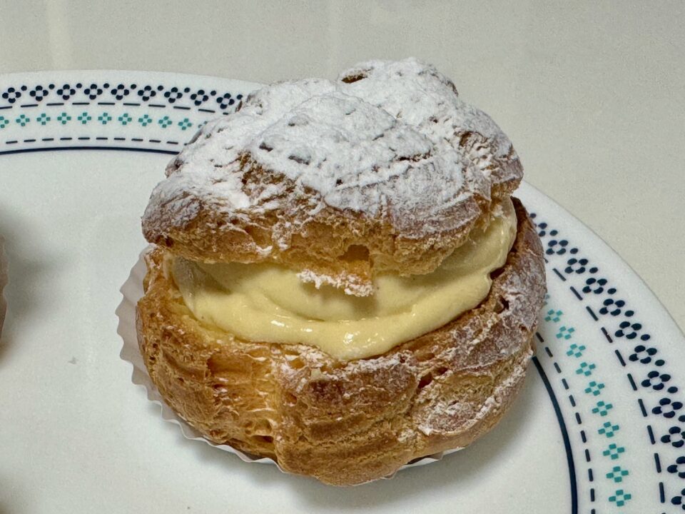 「パティスリー グランエポック」シュークリーム