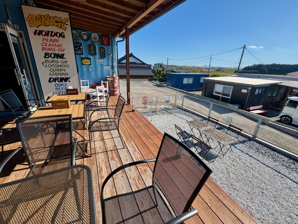 「サンダーバード イナドウバンカー」テラス席