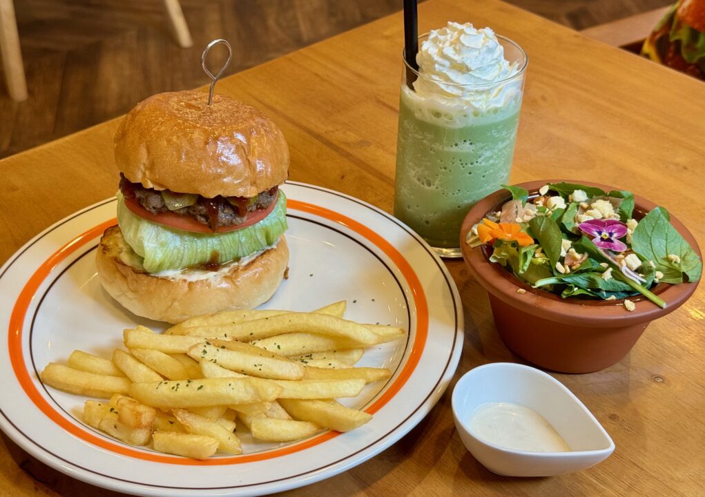 「秘境の花屋」秘境バーガー＆サイドドリンクセット