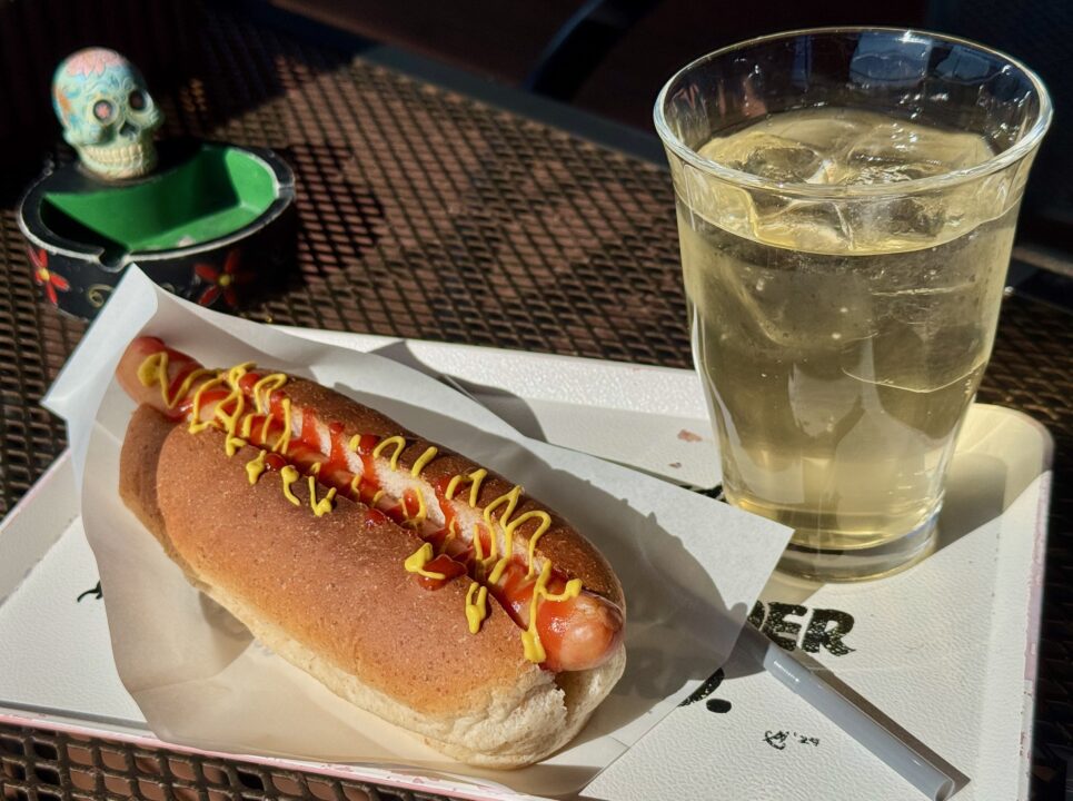 「サンダーバード イナドウバンカー」ホットドック&梅ソーダ