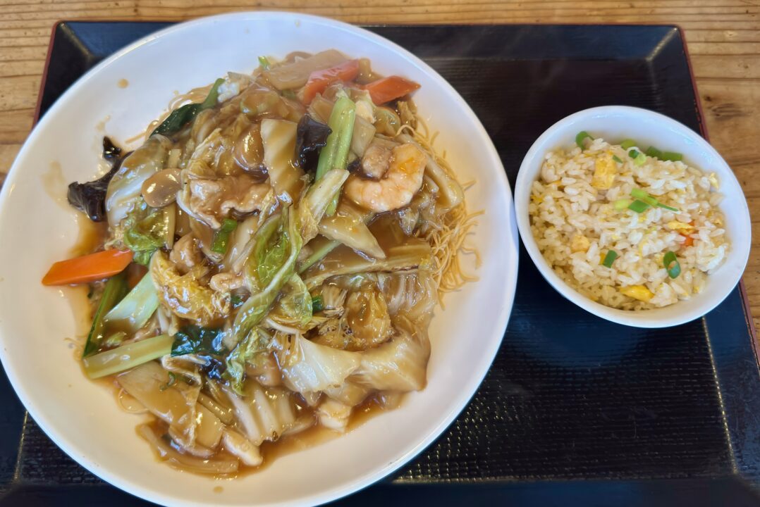 「中国料理 王さん」パリパリ五目揚げそば