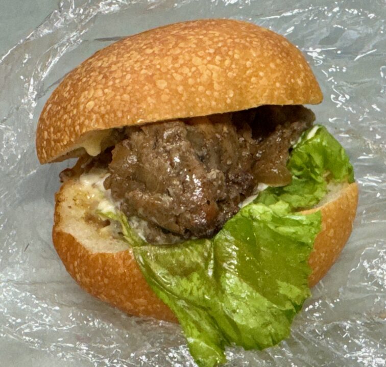 「ダルマベーカリー」ジャークチキンサンド