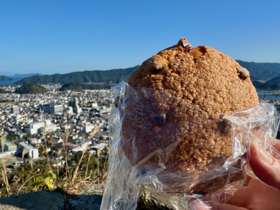 「かくれが」チョコチップメロンパン