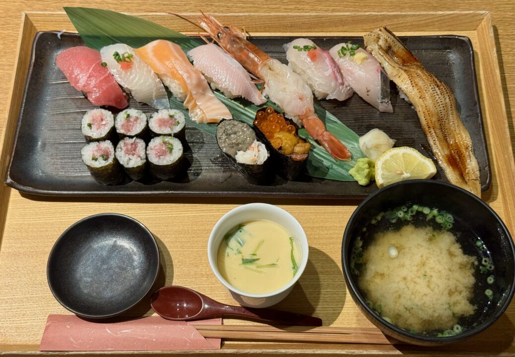 「寿司ろばた八條」寿司盛り合わせ定食【特上】