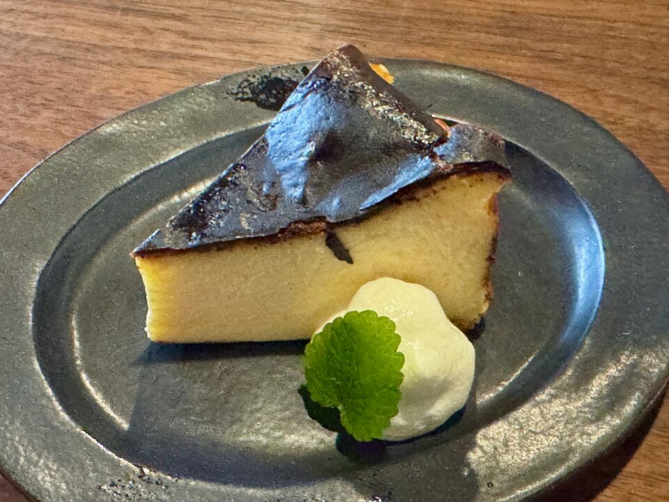 「HARIYO ハリヨ」バスクチーズケーキ