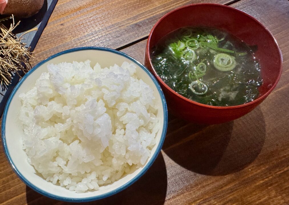 「大八商店のはなれ」ご飯・味噌汁