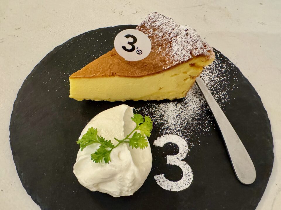 「3’s Cafe（サンズカフェ）」チーズタルト
