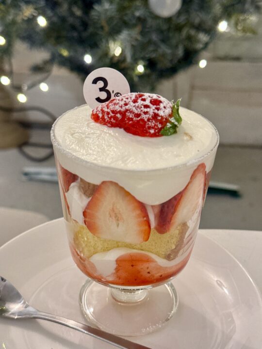 「3’s Cafe（サンズカフェ）」グラスショートケーキ