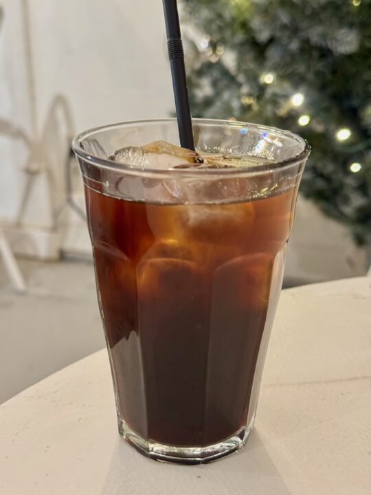 「3’s Cafe（サンズカフェ）」アイスコーヒー