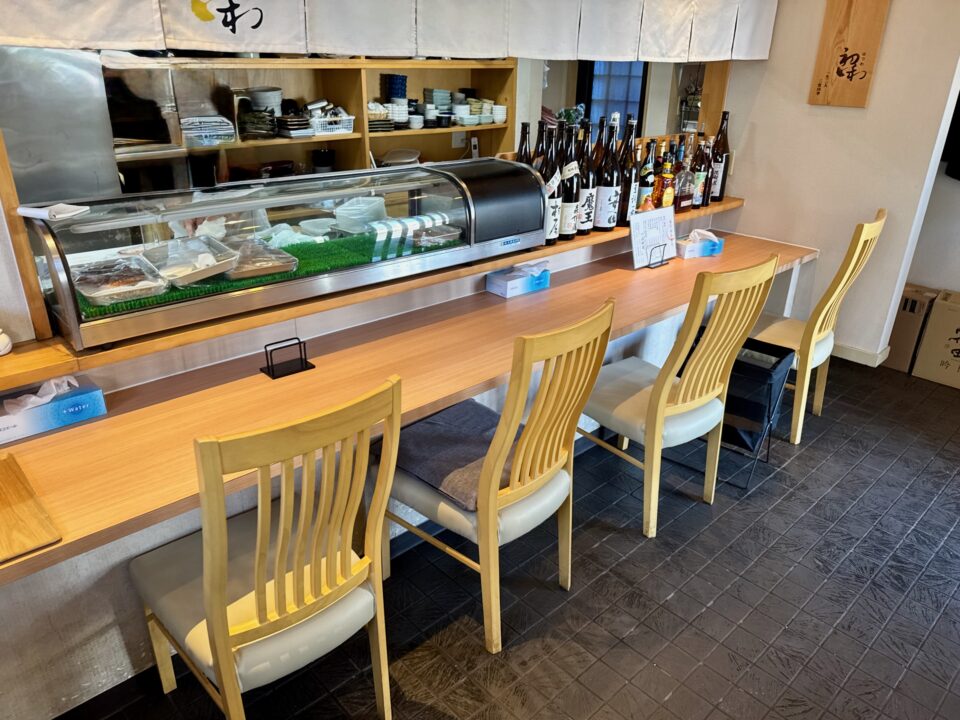 「お食事処 初和」店内