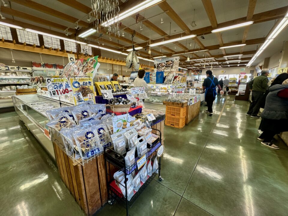 「さいき海の市場◯」店内