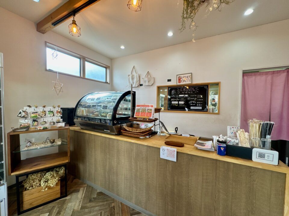 「サンドウィッチとおそうざい しほじ1111」店内