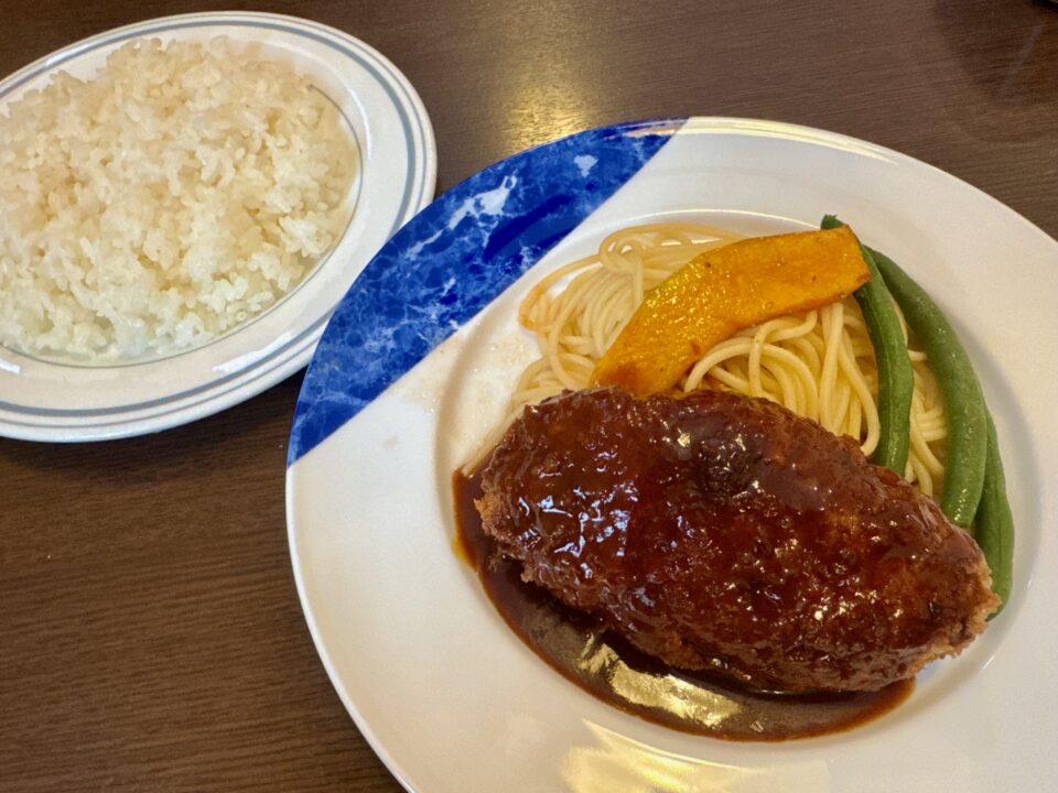 「グリルみつば」サービスランチ（ミンチカツ）