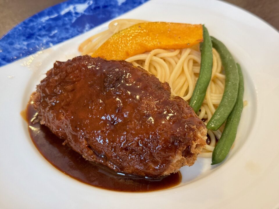 「グリルみつば」サービスランチ（ミンチカツ