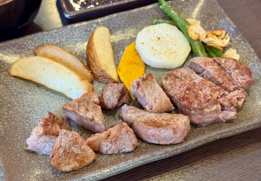 「グリルみつば」ステーキランチ（フィレステーキ）