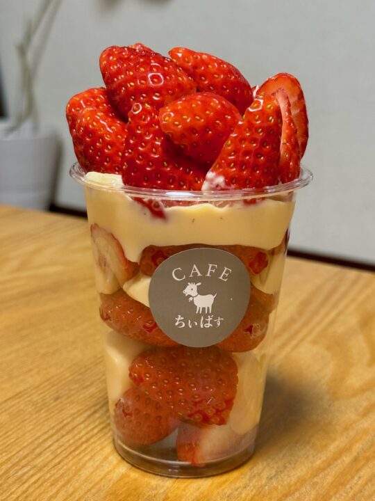 「CAFE ちぃばす」いちごカップ カスタード・12オンス