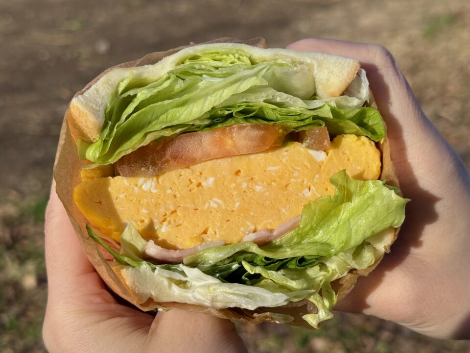 「サンドウィッチとおそうざい しほじ1111」ベーコンエッグサンド