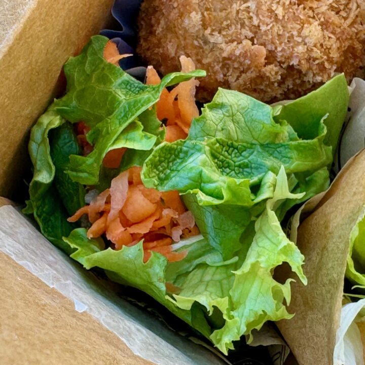 「サンドウィッチとおそうざい しほじ1111」サラダ