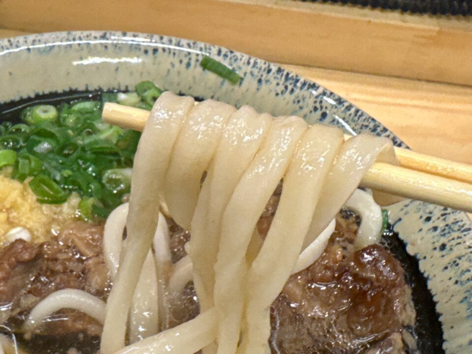 「小倉名物 肉うどんいのうえ 大分店」白肉うどん