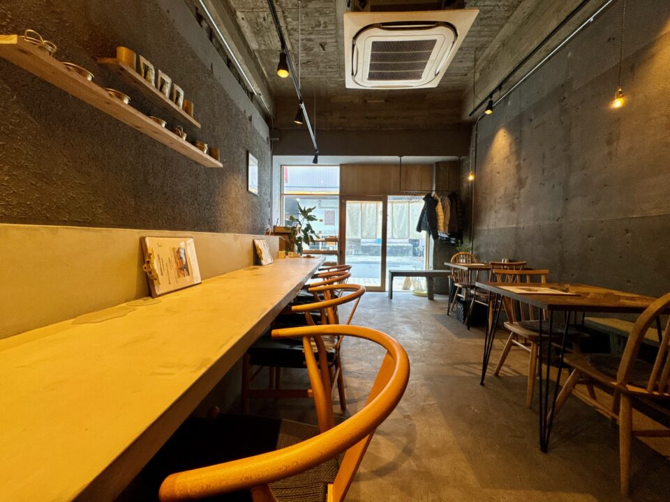 柳氏夫人（ゆーしぷいん）」店内