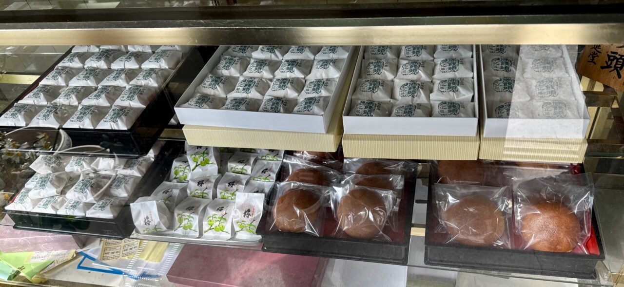 「高橋高進堂」店内