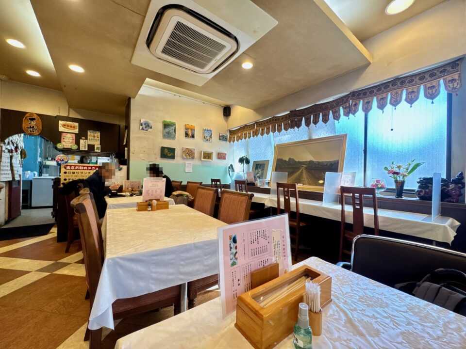 「レストラン鈴」店内