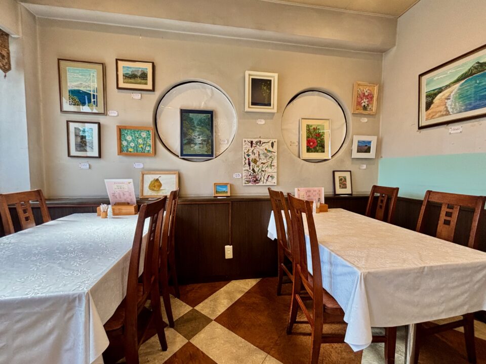 「レストラン鈴」店内