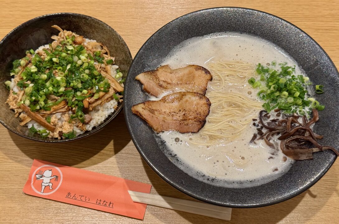 「あんてい〜はなれ〜」純とんこつラーメン【白】+炙りチャーシュー丼