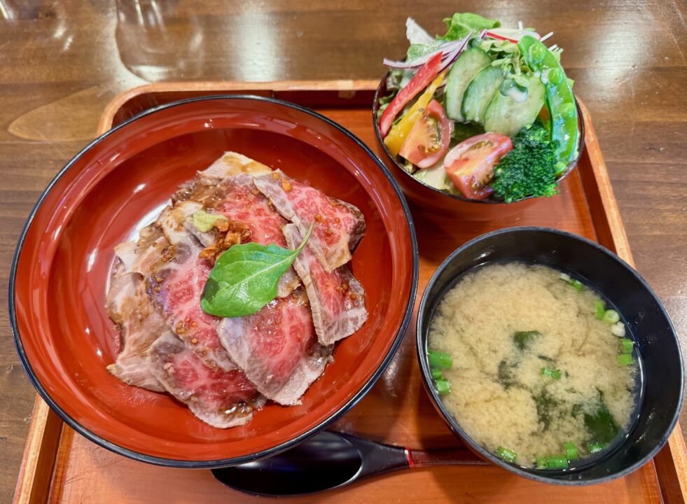 「凡と凛 Dining」凡と凛 どんぶり